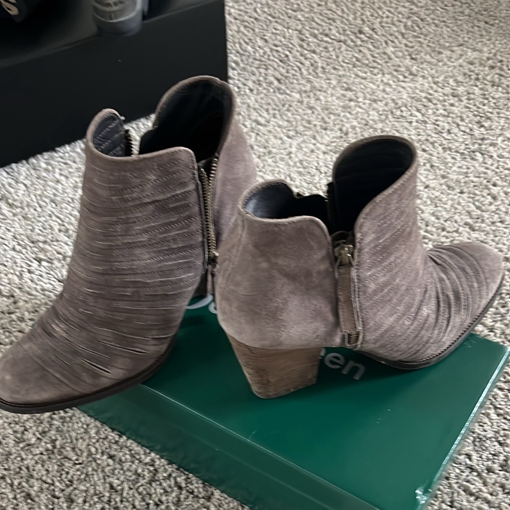 Size 9 Paul Green Bootie